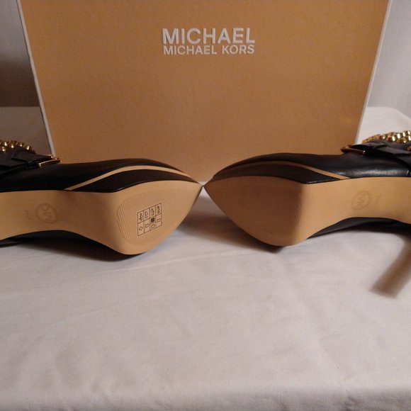 MICHAEL KORS  BRYN STUDDED LEATHER BOOT (**BRAND NEW**) - Picture 4 of 8